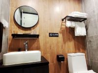 宸浠酒店(深圳宝安西乡地铁站店) - 舒适榻榻米大床房